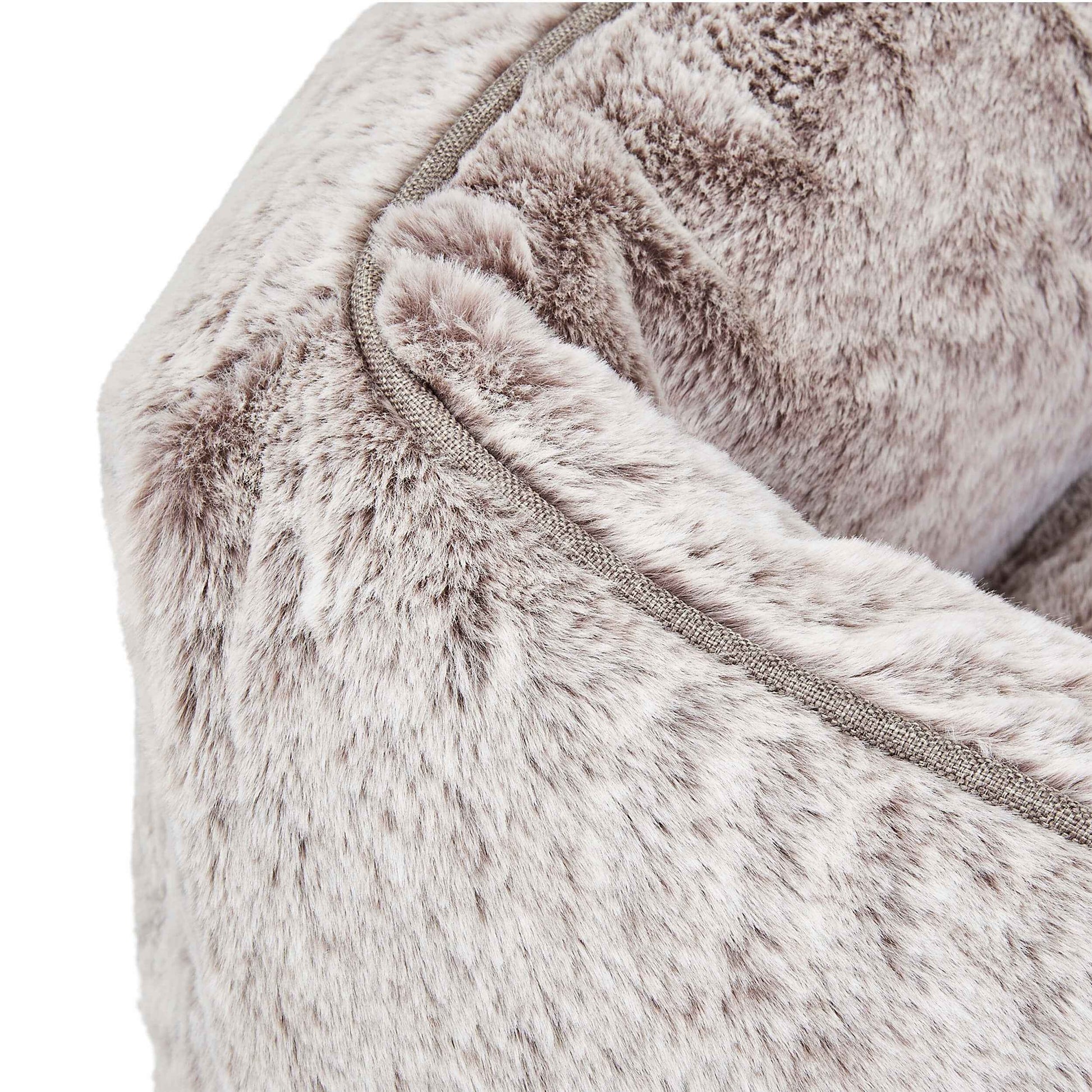 The FÜZI Dog Bed in gray close up
